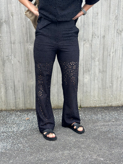 Karola HW Flared Lace Pant, Black