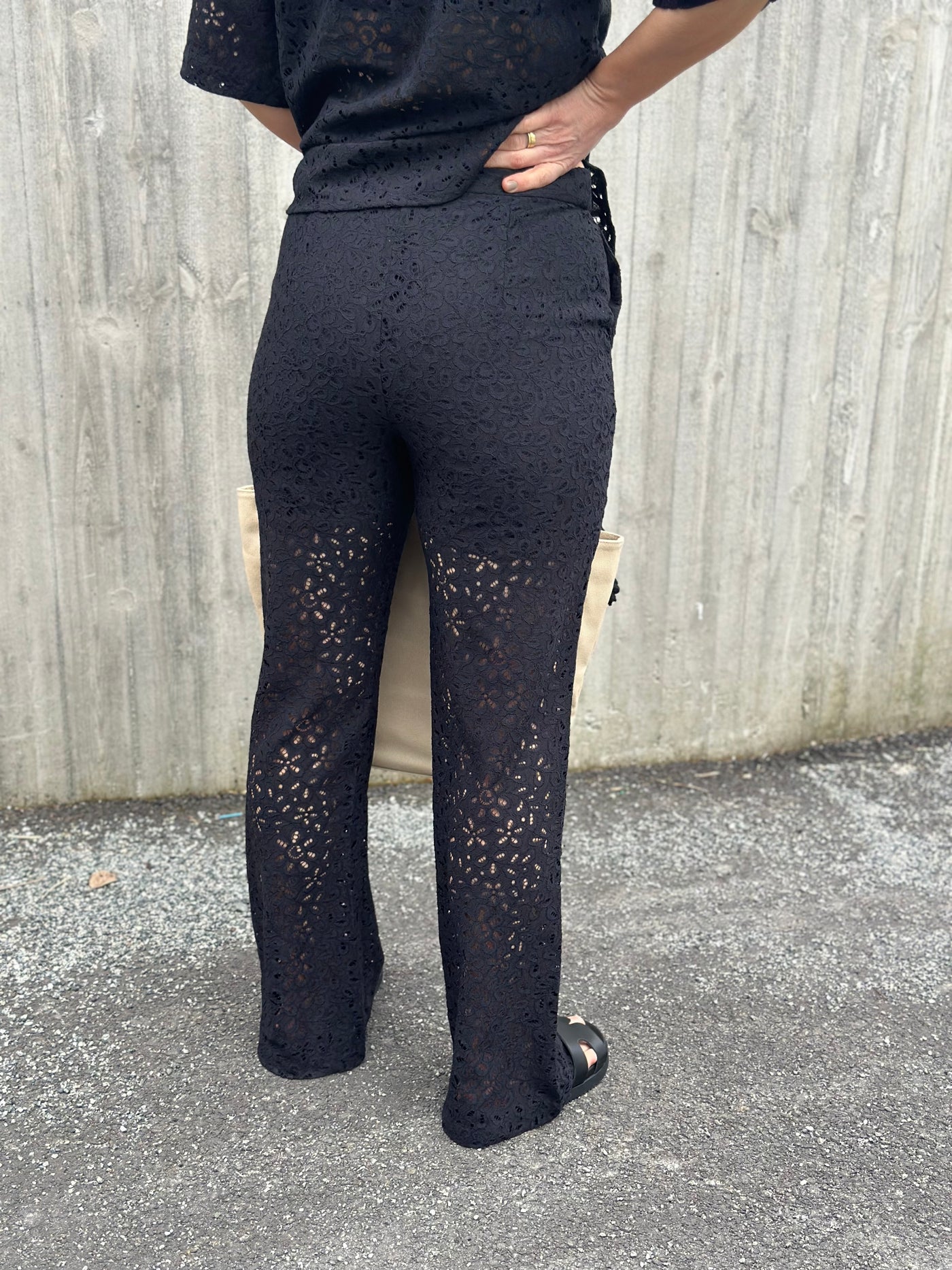 Karola HW Flared Lace Pant, Black