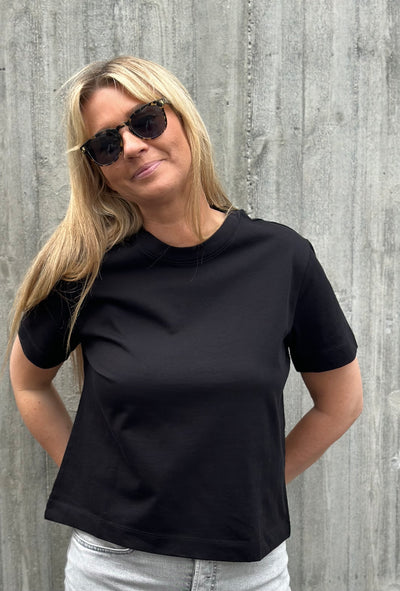 Essential SS Boxy Tee, Black