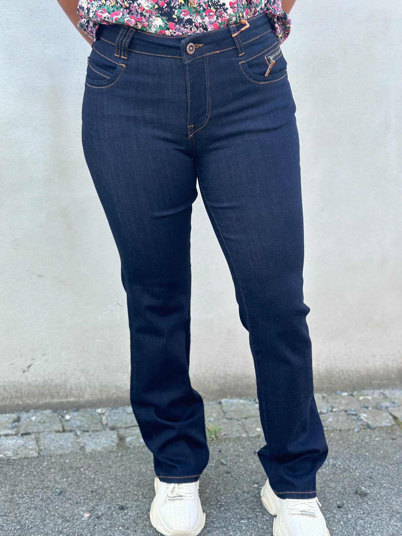 Carla Naomi Deluxe Jeans, Dark Blue Lengde 32