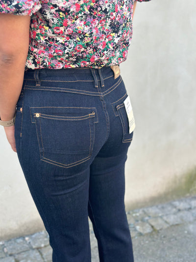 Carla Naomi Deluxe Jeans, Dark Blue Lengde 32