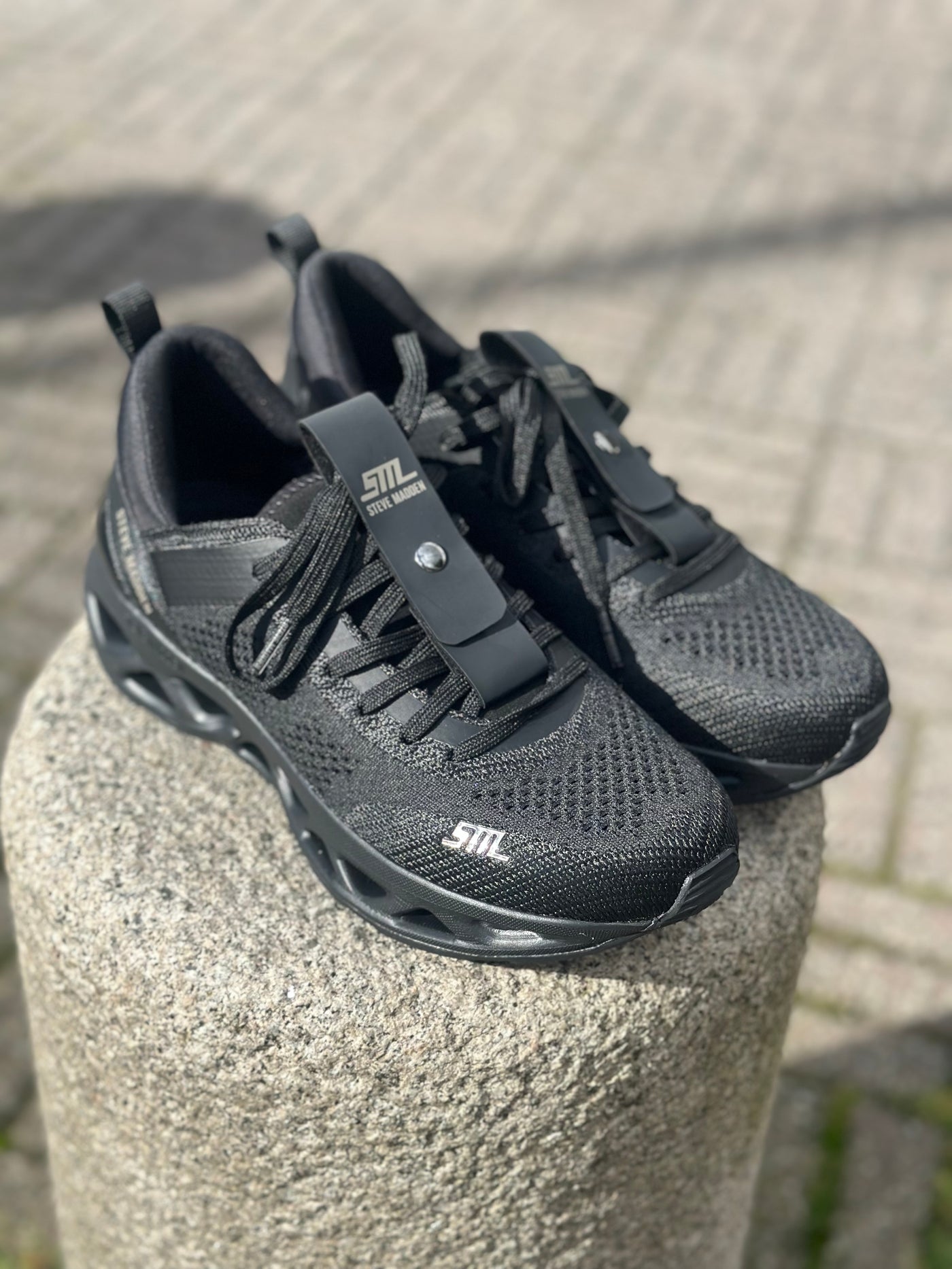 Surge 1, Black