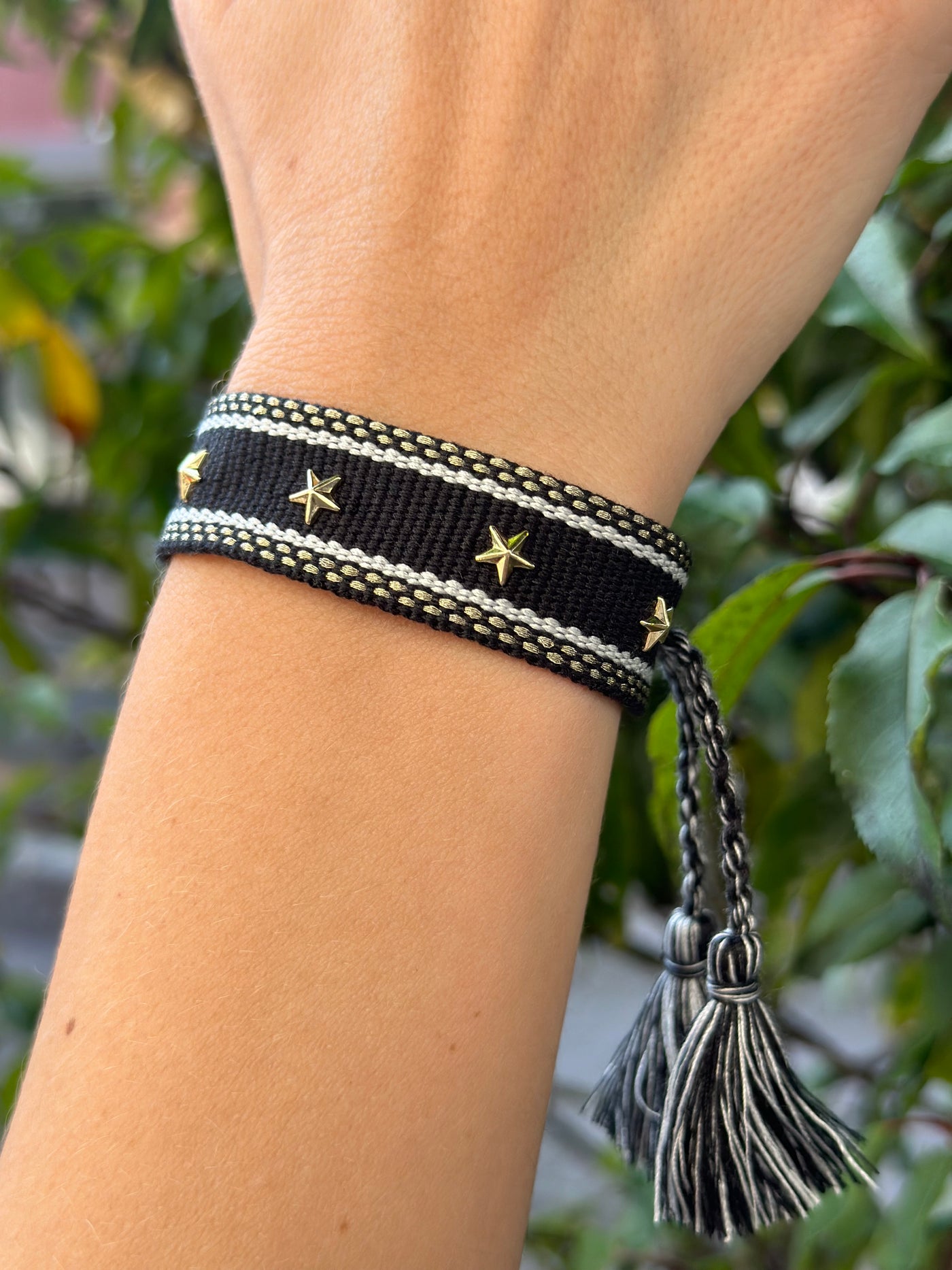 Woven Friendsjip Bracelet w/Star Studs, black w/Gold