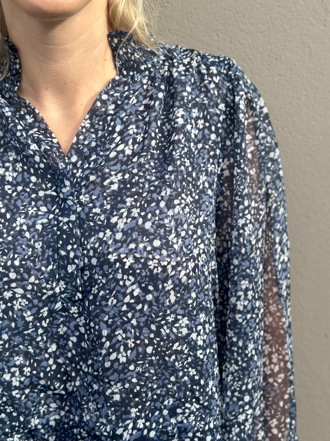 Leia Flower Grapic Blouse, Navy